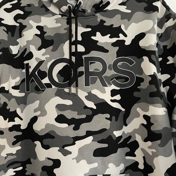 ❗️2✖️HOT PICK❗️Michael Kors camouflage sweatshirt. - Picture 4 of 7